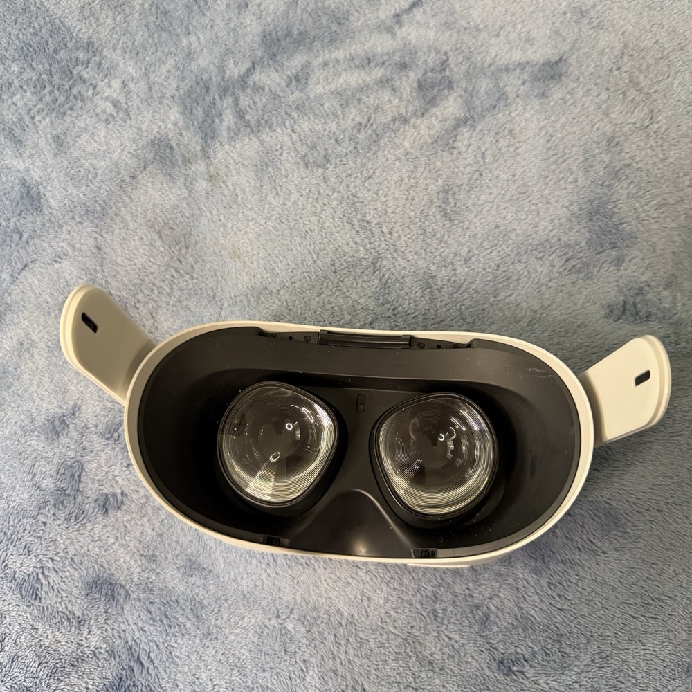 Oculus‎ Quest 2 64GB VR Headset Only KW49CM
